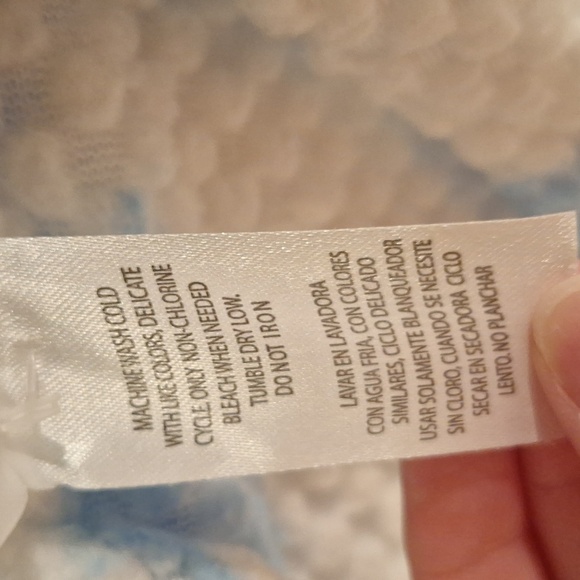 Fluffy robe with hood and tie belt - Picture 10 of 10